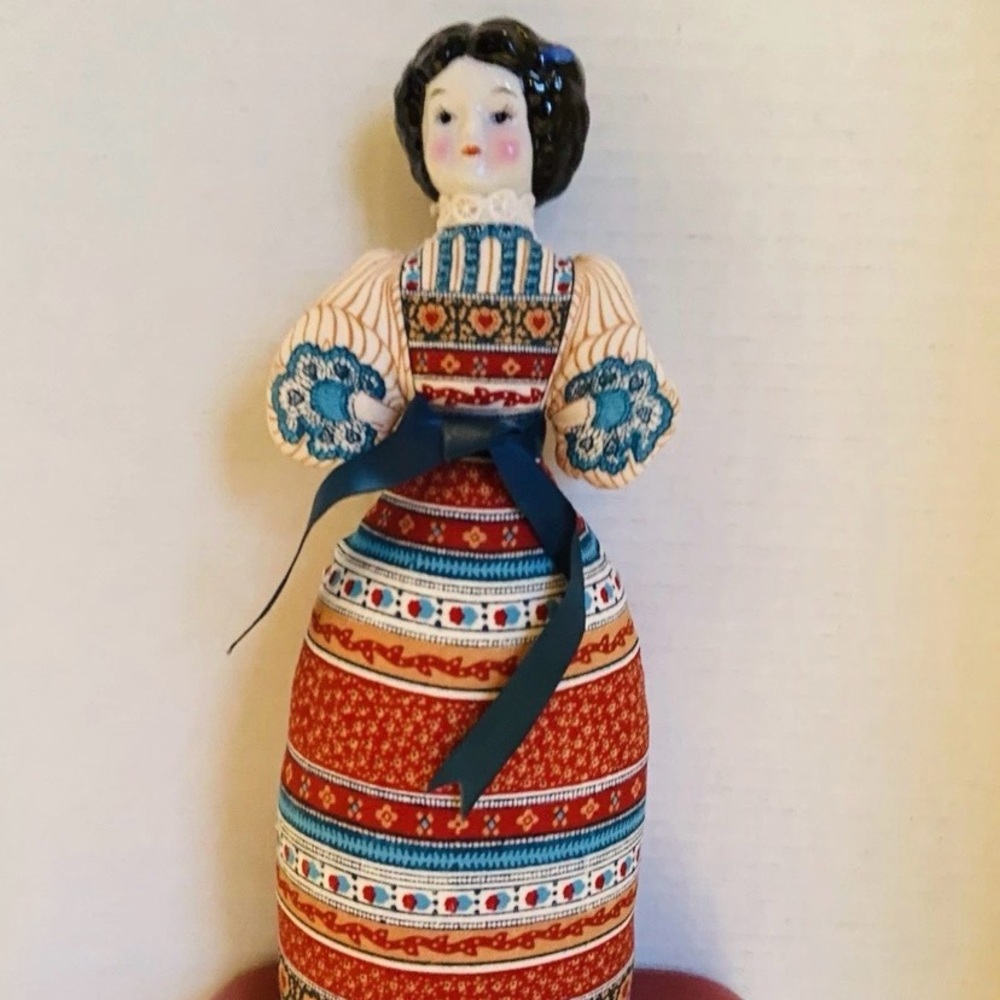 Avon American Heirloom 1981 Porcelain Head Doll Lavender Sachet 10.5” Vintage